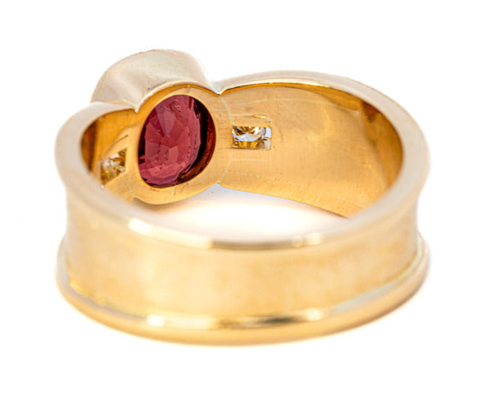 18ct Yellow Gold 3-Stone Garnet & Diamond Ring