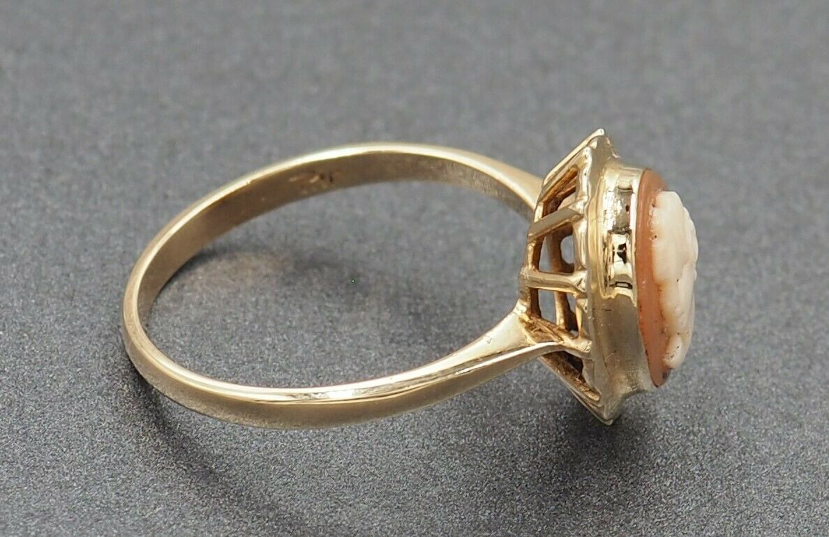 Shell Gold Rim Shell 9ct Yellow Gold Ring – The Unique Jewellery Company
