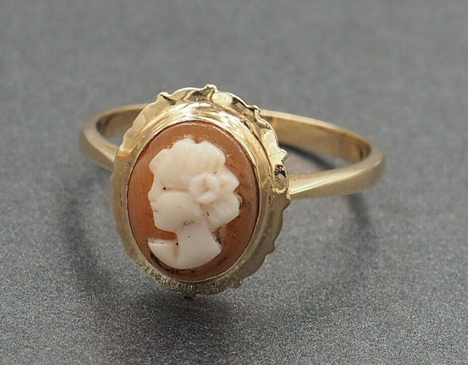 Shell Gold Rim Shell 9ct Yellow Gold Ring – The Unique Jewellery Company