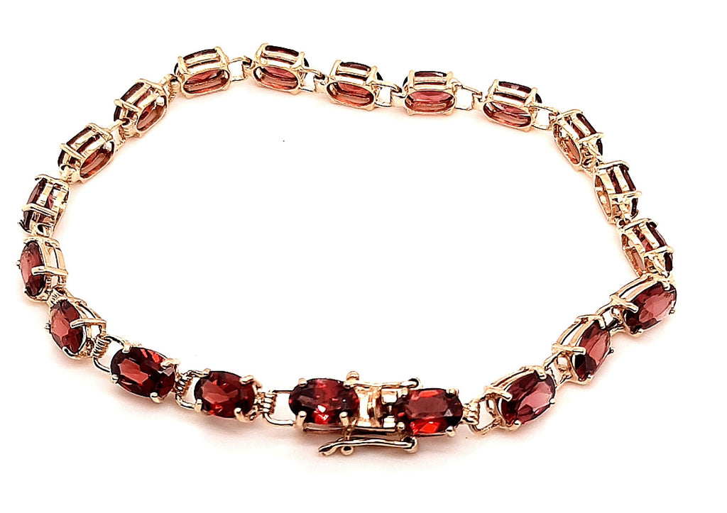 9ct Yellow Gold Garnet Bracelet