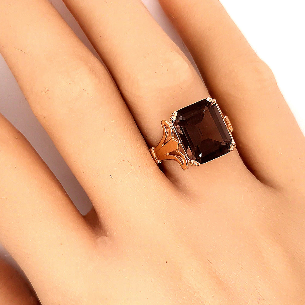 9ct Yellow Gold Gold Smokey Quartz Ring with Fancy Flow Up Shoulders