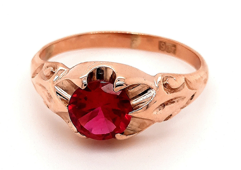 Ruby Yellow Gold Ring with Patterned Shoulders