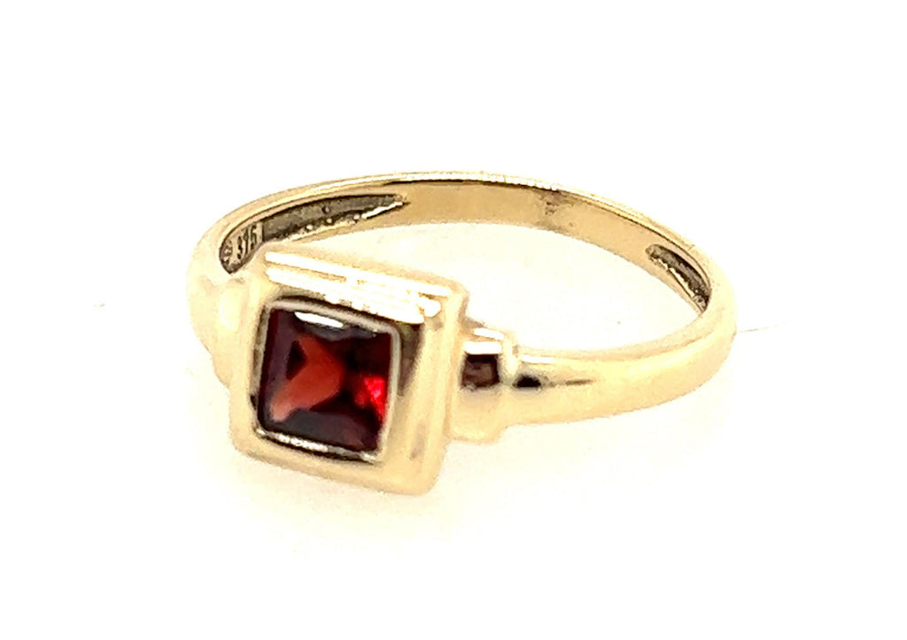 Yellow Gold & Ruby Ring