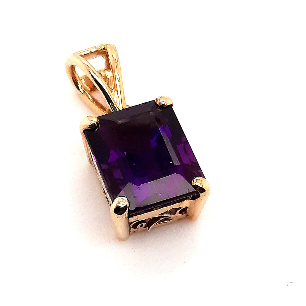 14ct Yellow Gold Step Cut Amethyst Pendant