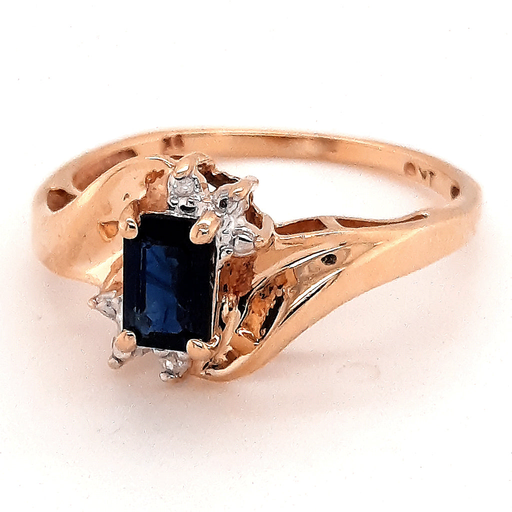 9ct Yellow Gold 3 Stone Sapphire & Diamond Ring. 