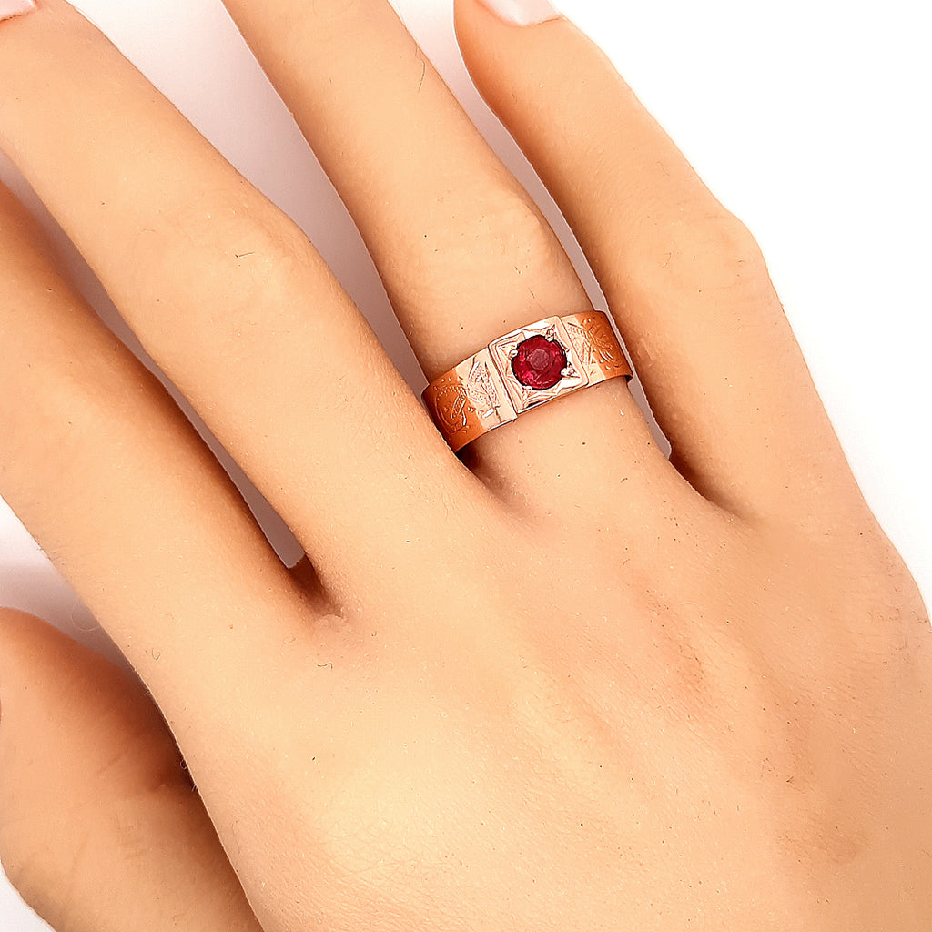 9ct Yellow Gold Garnet Ring with Hand Engraved Shoulders