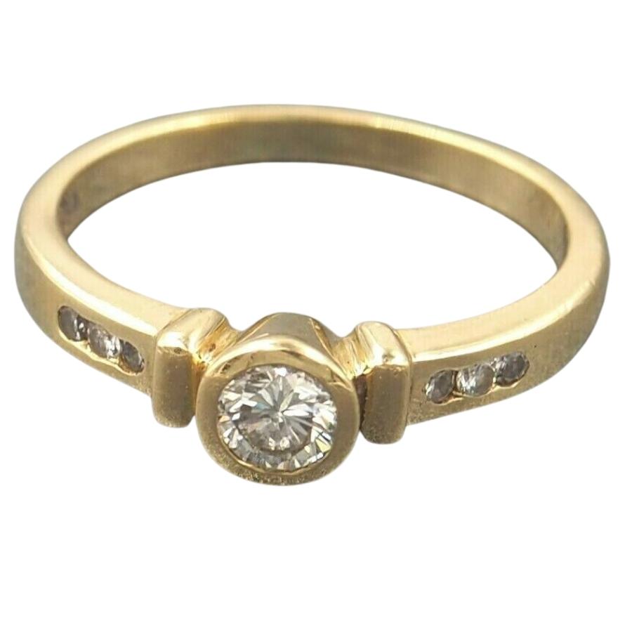 18ct Yellow Gold Diamond Ring