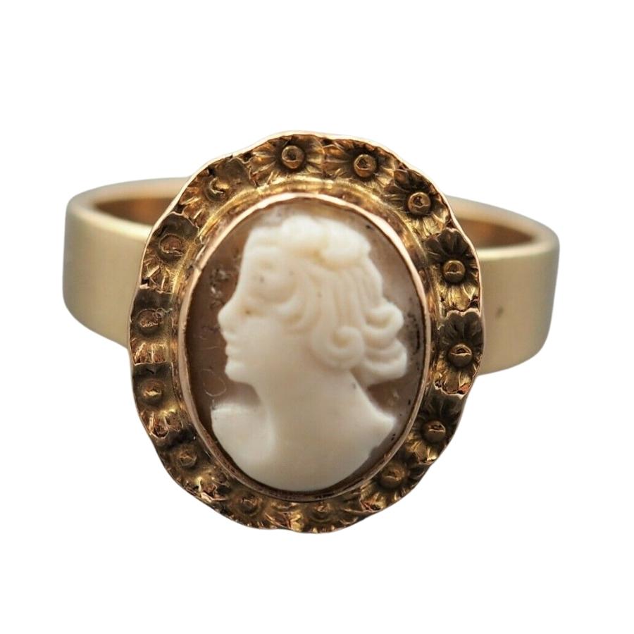 9ct Gold Cameo Shell Ring